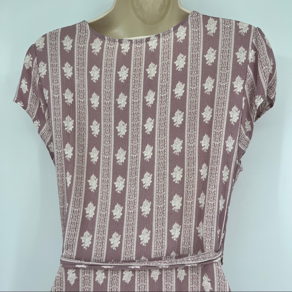 Le Lis Wrap Floral Side Tie V-Neckline Cap Sleeve Striped Mauve Midi Dress - Picture 7 of 13